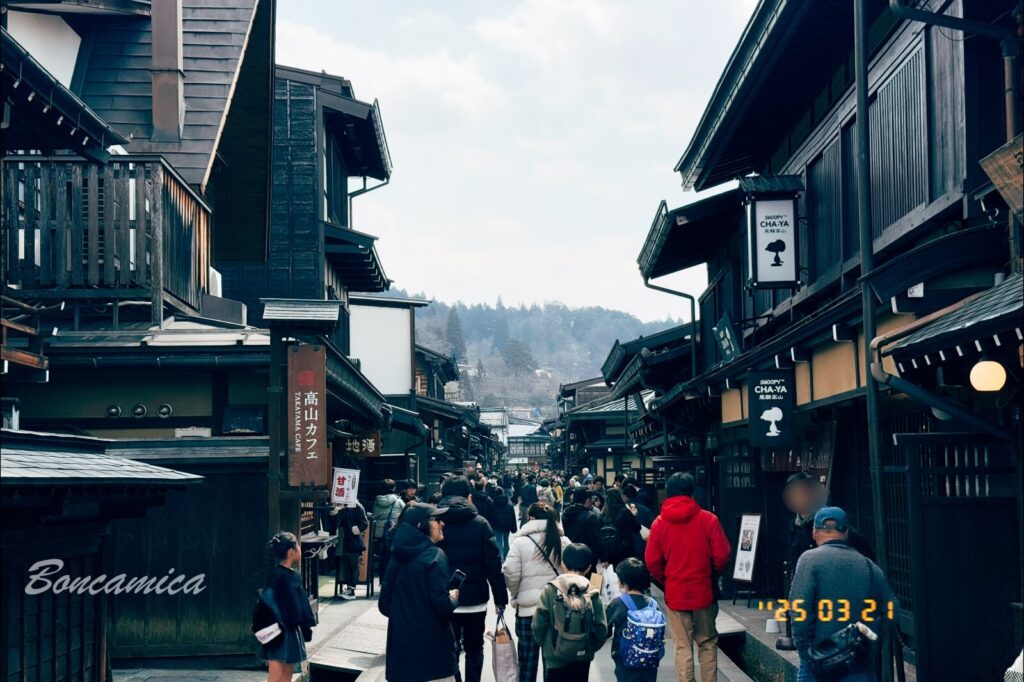 高山老街熱鬧街景