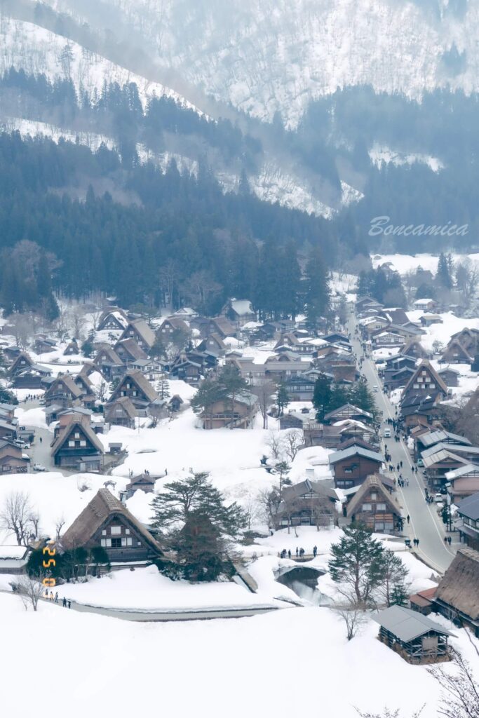白川鄉合掌村展望台俯瞰景