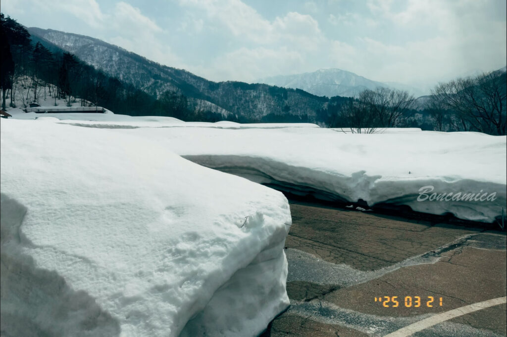 白川鄉合掌村厚雪
