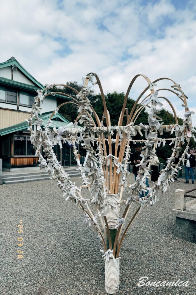 針綱神社的祈福籤紙