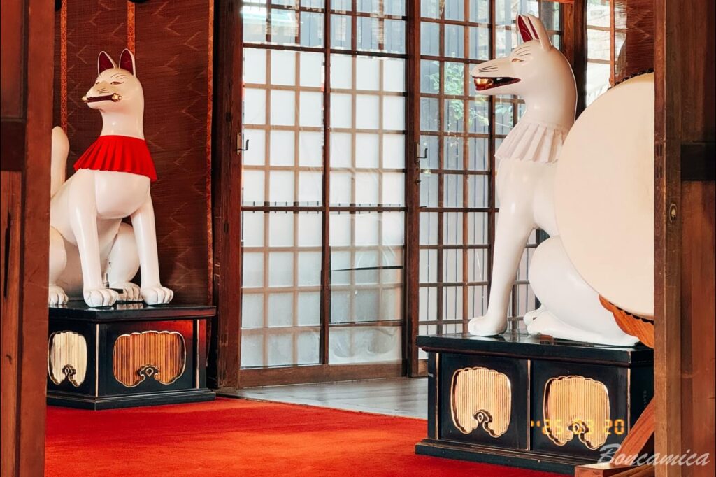 三光稻荷神社的犬像