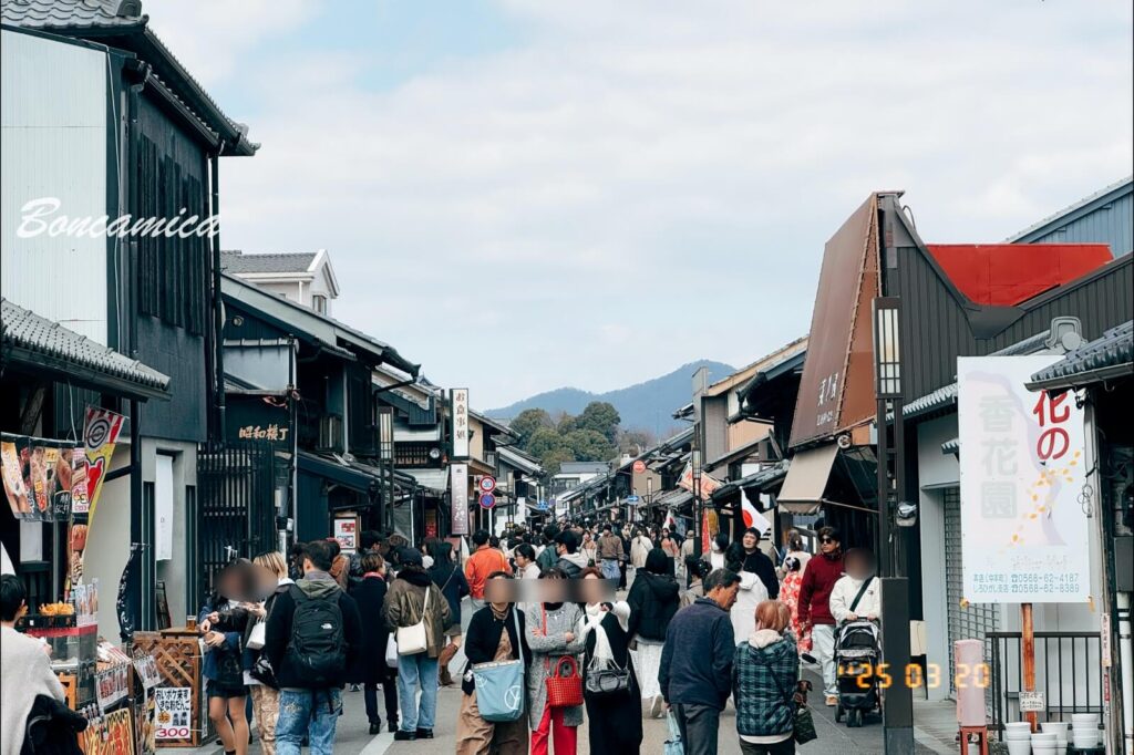 犬山城下町商店街人潮