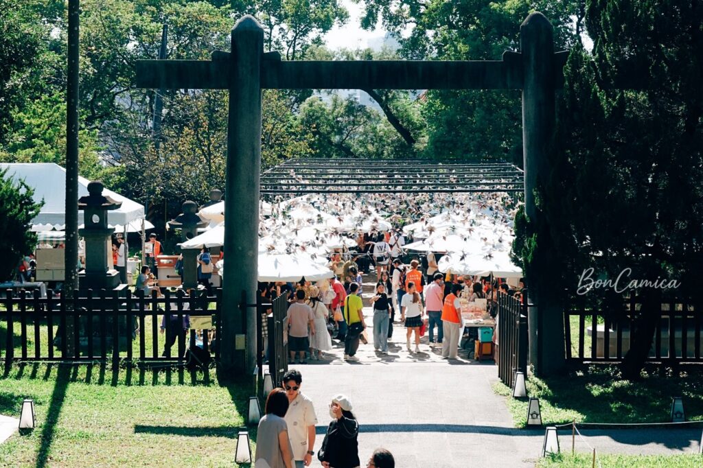 桃園神社鳥居與假日市集