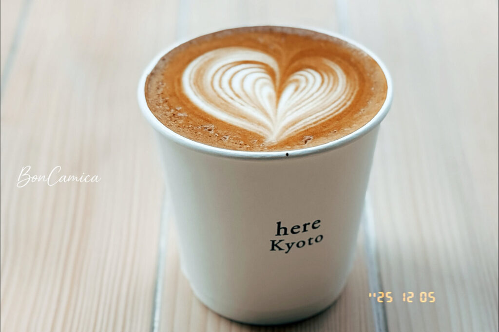 here Kyoto 台南店的熱拿鐵咖啡