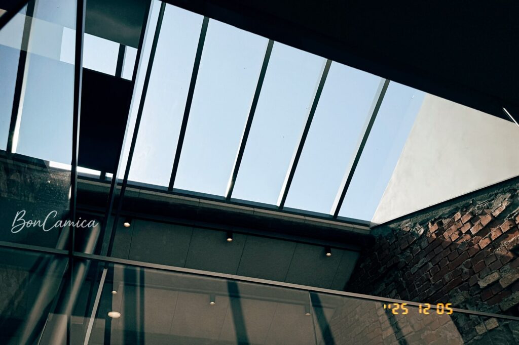 here Kyoto 台南店老宅天井透出的藍天