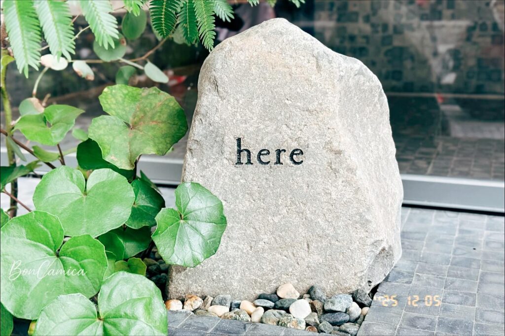 here Kyoto 台南店石頭招牌