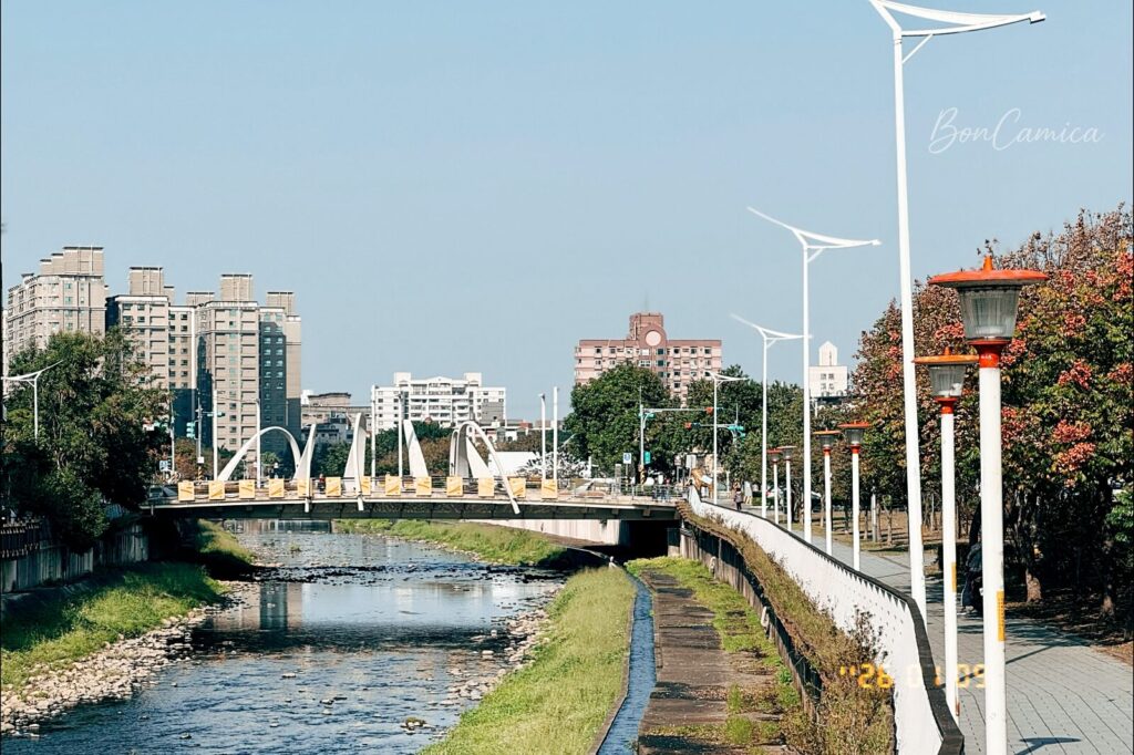 老街溪的路橋、散步道與水景