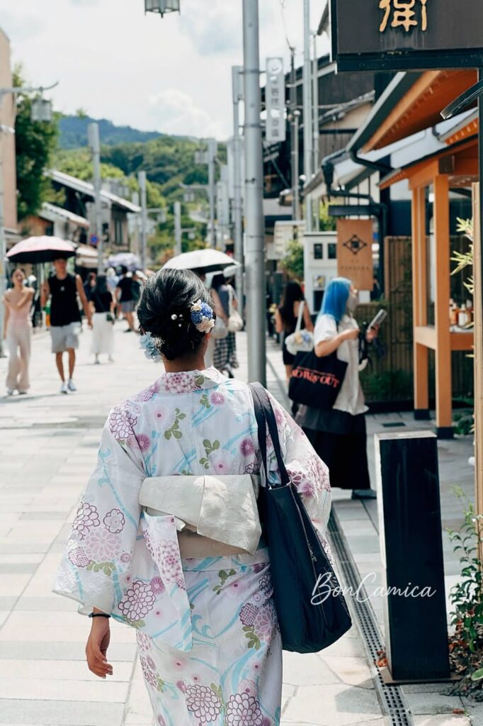 宇治茶街上的和服少女