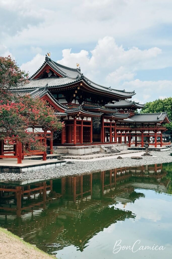 平等院建築的水中倒影