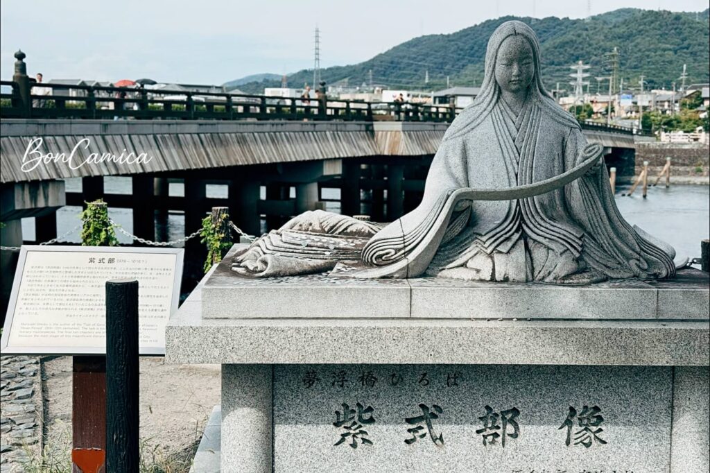 夢浮橋紫式部像
