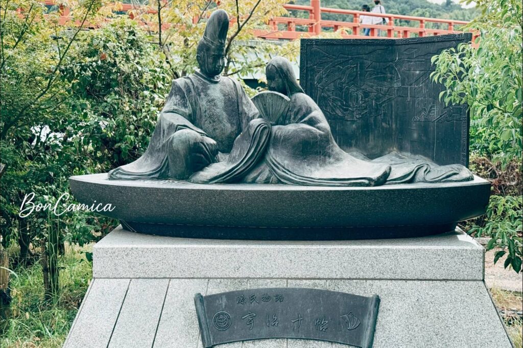 源氏物語雕像