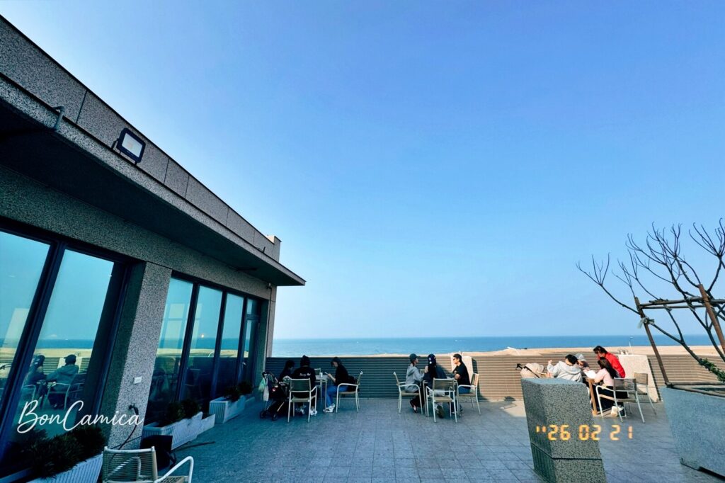 橙夕咖啡戶外用餐區的全福海景