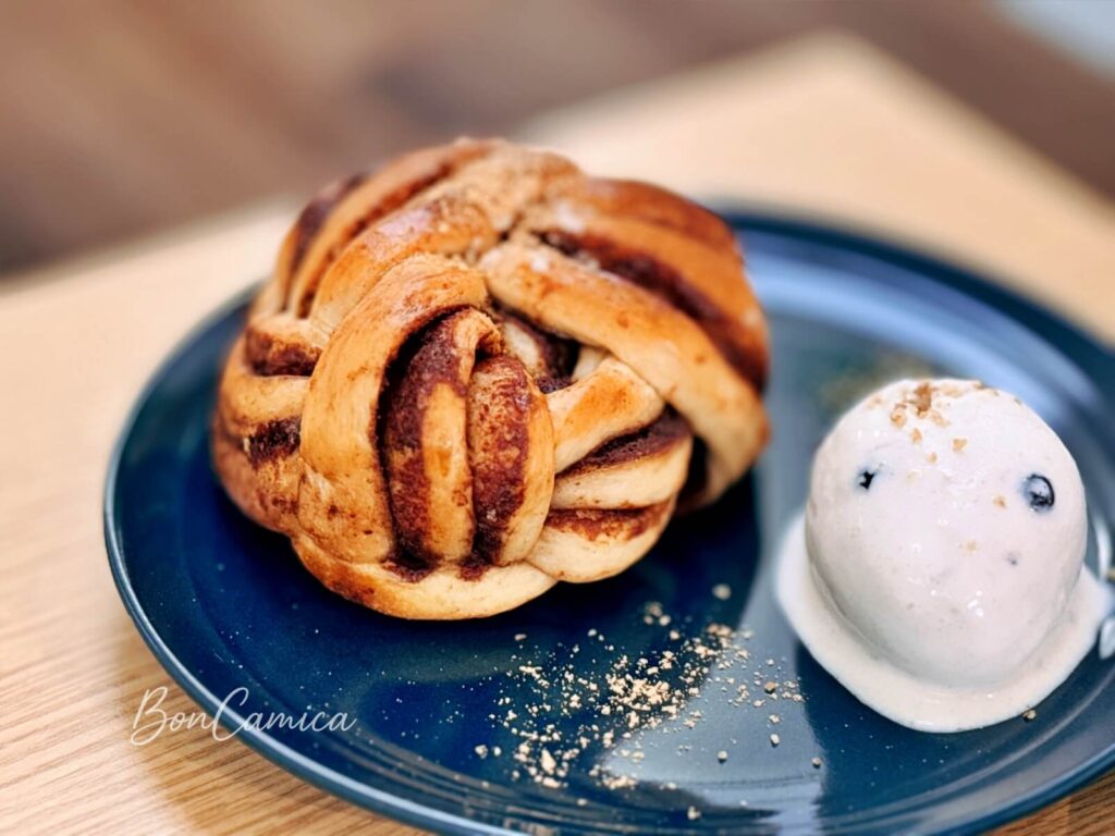 Qcoffee肉桂捲與昆布香草冰淇淋