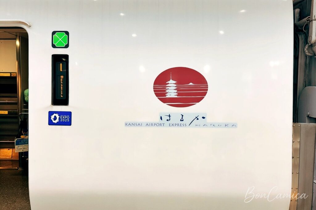 關西機場到京都車站的HARUKA列車車廂外觀