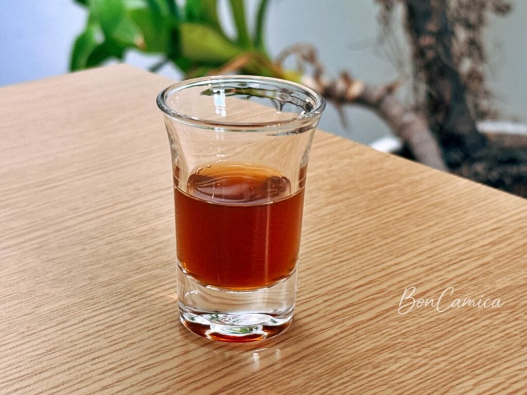 Qcoffee餐前提供的美式咖啡試飲杯