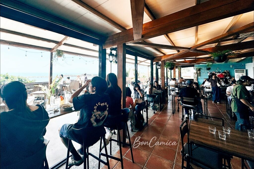 普羅旺斯海岸咖啡半戶外用餐區