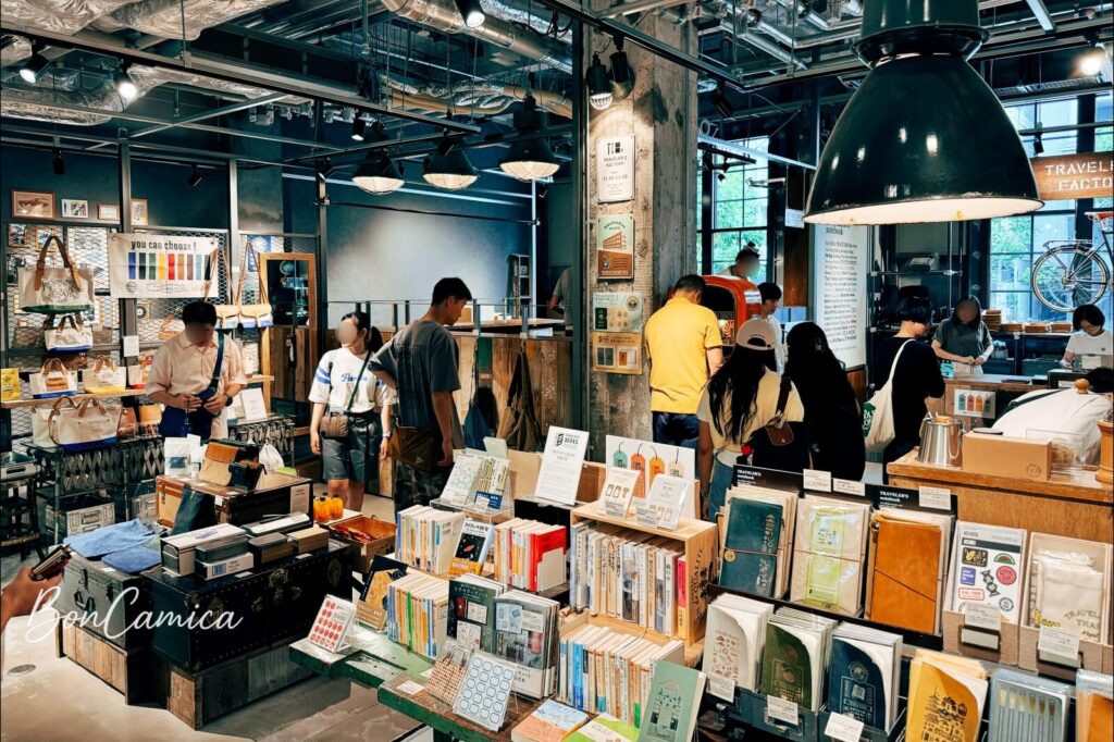TRAVELER'S FACTORY KYOTO 店內環境全貌與特色文具圖書商品展示