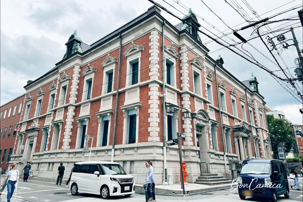 京都三条通中京郵便局紅磚白飾帶的明治時代西式古蹟建築外觀
