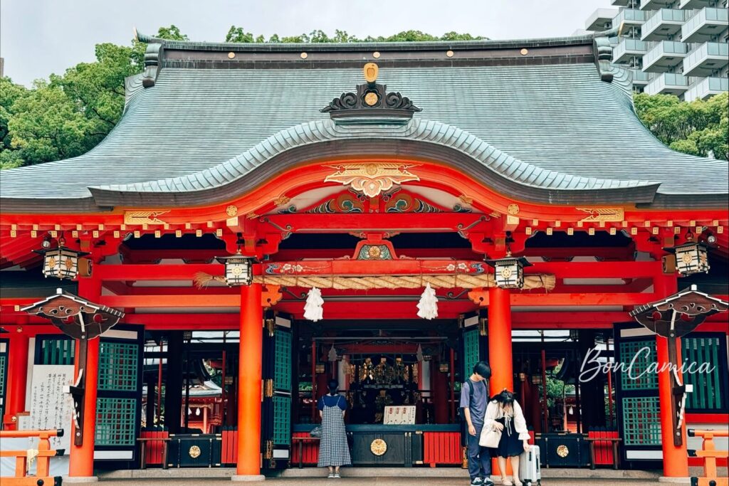 神戶生田神社朱紅色主殿正面全景
