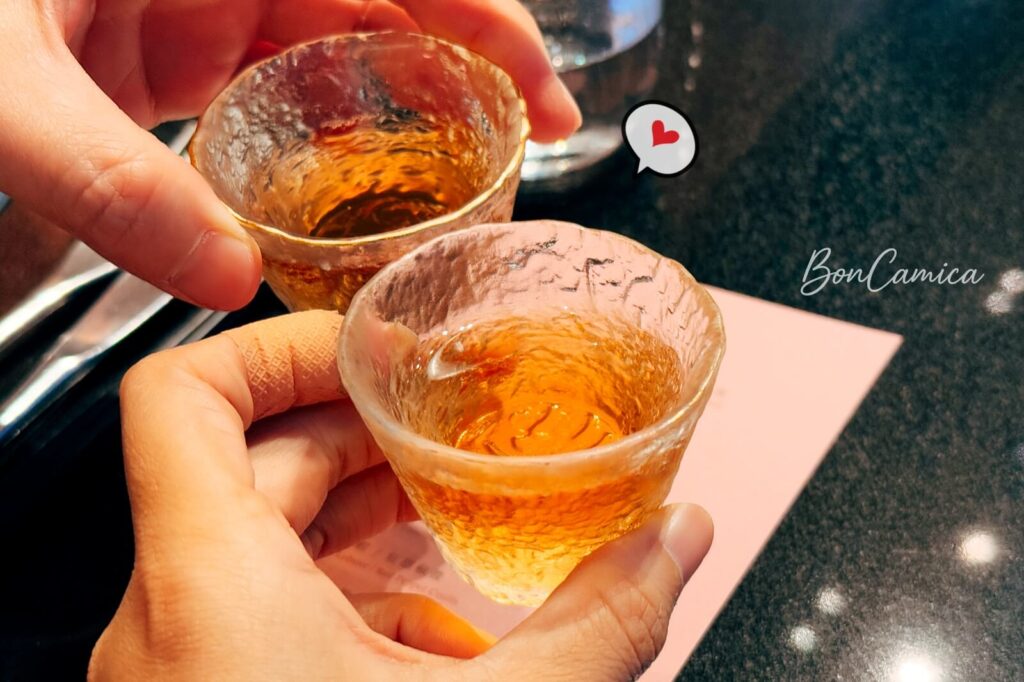 餐間提供的小杯冰涼醋飲
