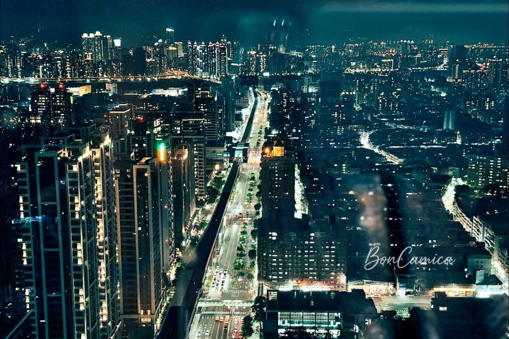 旨醞餐廳38樓玻璃窗看出去的新北市夜景