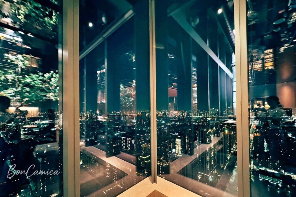 旨醞餐廳38樓玻璃窗看出去的新北市夜景